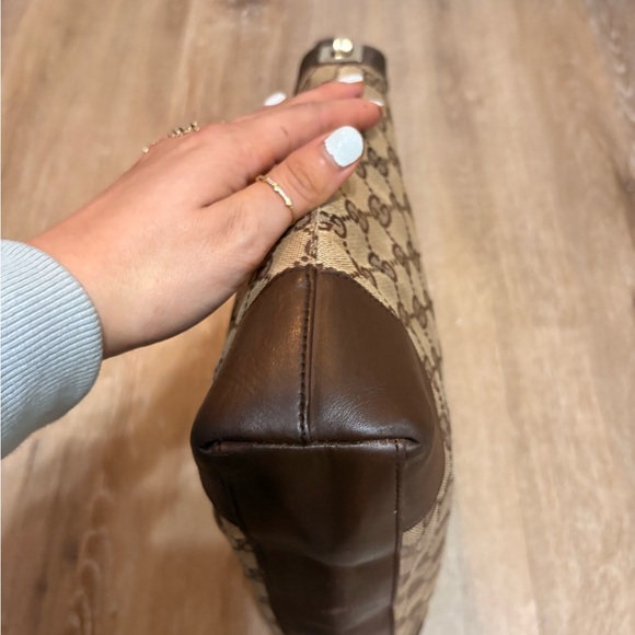 Gucci Tan and Brown Monogram Shoulder Bag - Picture 3 of 16